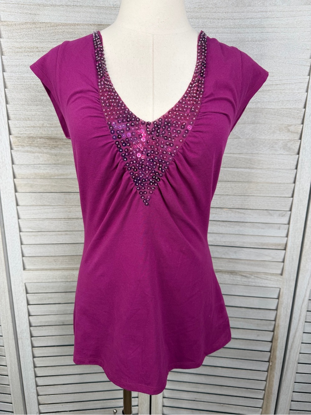 Women's Retro Y2K Magenta V Neck Cap Sleeve T-Shirt with Beads & Sequins-Small